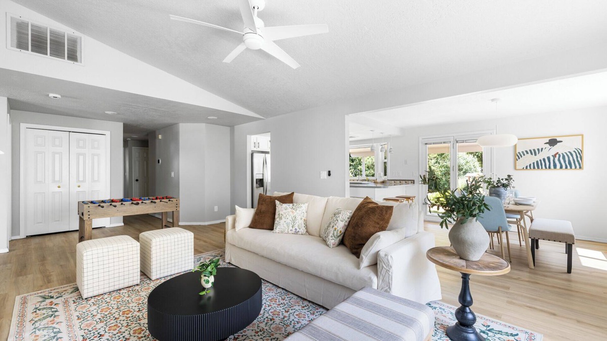 West Valley House | Perfect for Families & Pets, Garage Parking, Stylish Renovation, Sleeps 10
