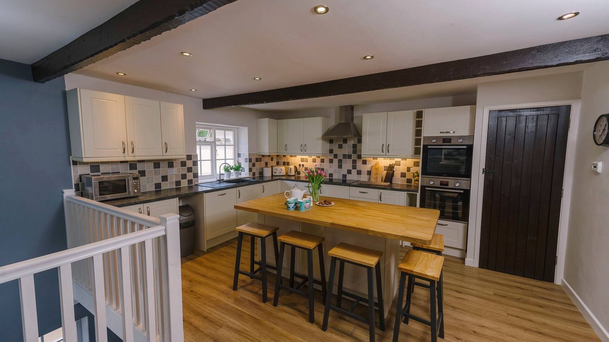 Tawstock Cottage | Perfect for family groups with Indoor Pool