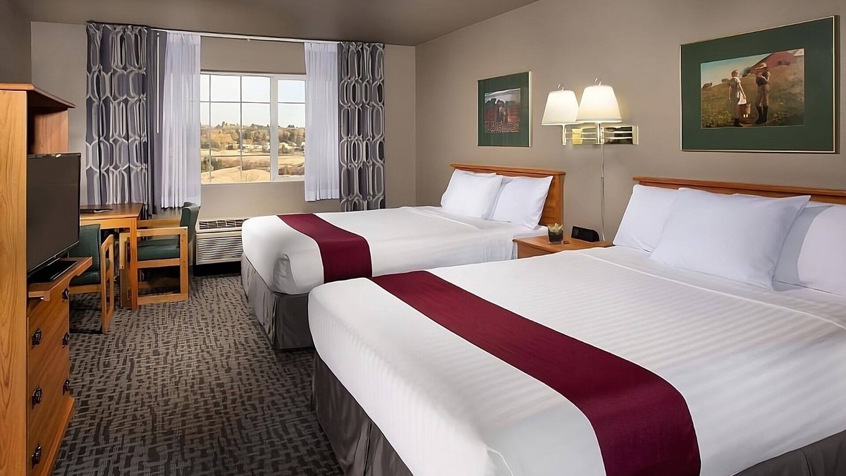 Pullman Hotel | Perfect For Family Getaway, Near WSU! Spacious Room w/Free Parking, Pool