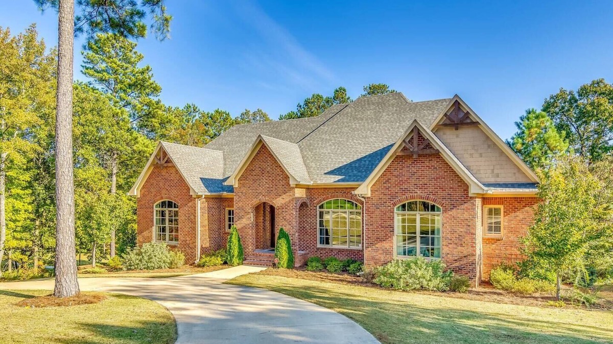 Sand Ridge House | Perfect For Groups: 4 Suites, 8 Beds, 5 TV's, WOW!
