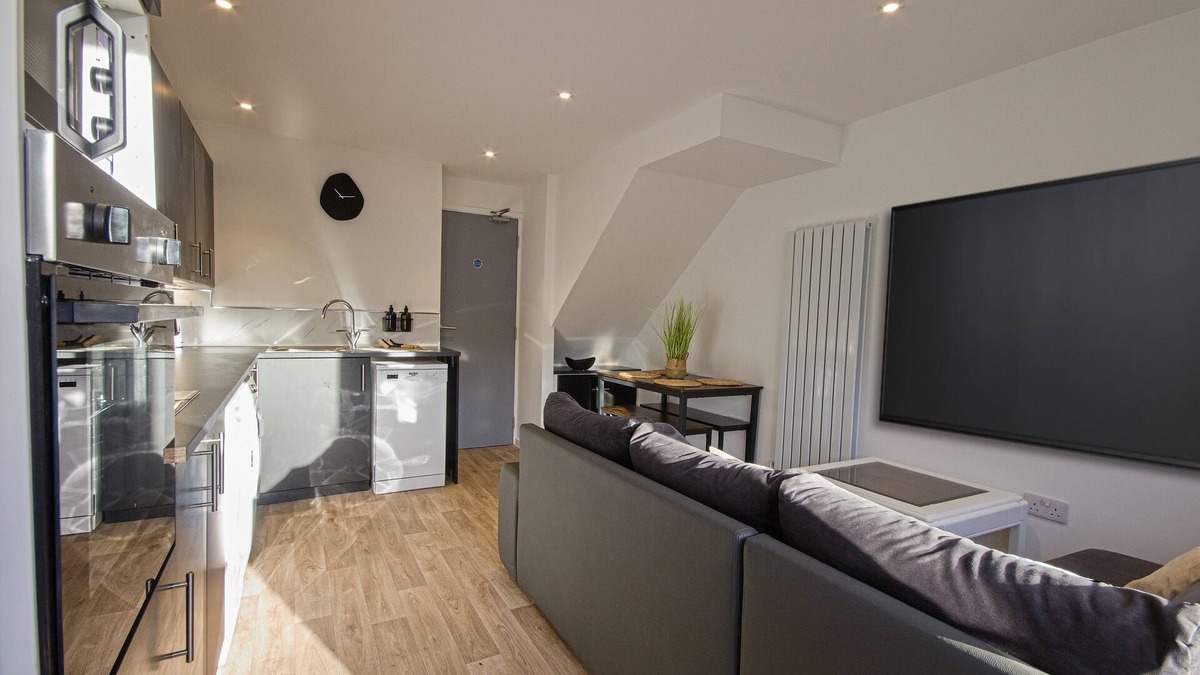 Luton House | Perfect for Hospital staff/Contractors/Relocators