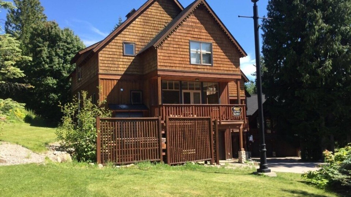 Rossland House | Perfect for larger groups, fantastic view to Red Mountain