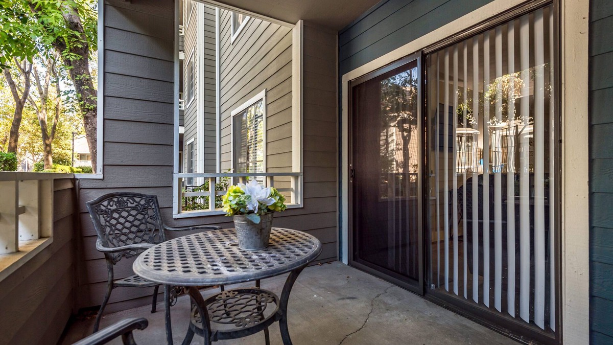 Roseville Apartment | Perfect For Long Stays 2 BR/2 BA w/Washer/Dryer
