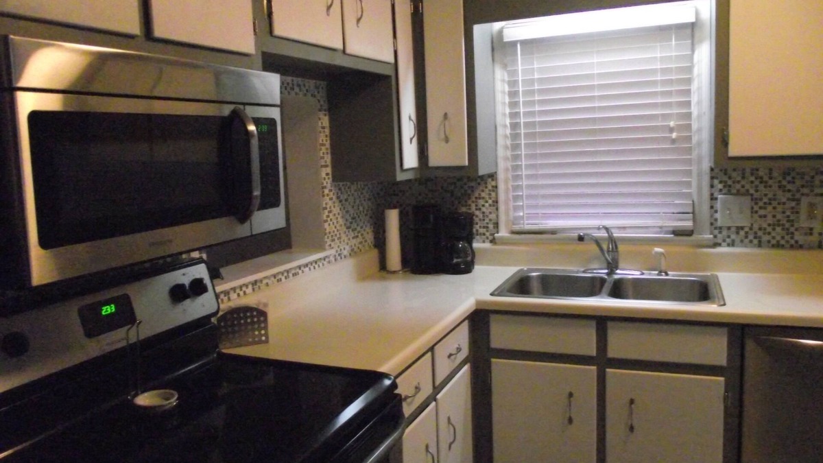 Forest Hills Condo | Perfect for MASTERS. 2BR, 2 1/2BA