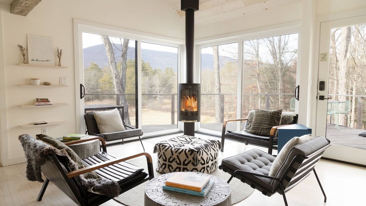 Saugerties House | Perfect for multi families or several couples wanting to get away from the city.