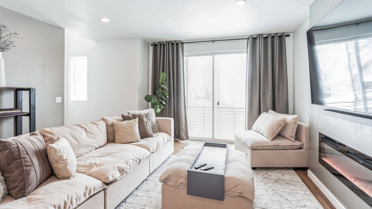 Layton House | Perfect for multiple families, close to Lagoon and everything!