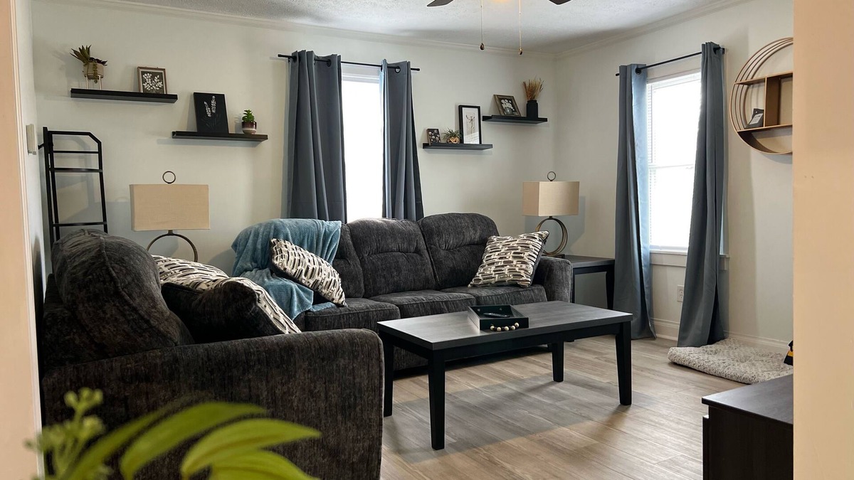 Lebanon House | Perfect for Traveling Professionals. Rent By The MonthnUpdated 2BR in Town