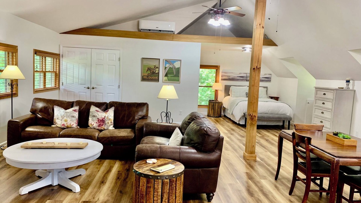 Fairview Apartment | Perfect for Two! Oak Hill in Fairview. 30min from Nashville or Franklin