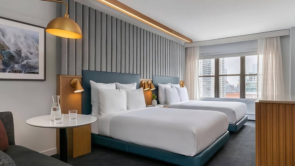 Downtown Chicago Hotel | Perfect for your Chicago Getaway! Close to Midway Airport! Onsite Parking!