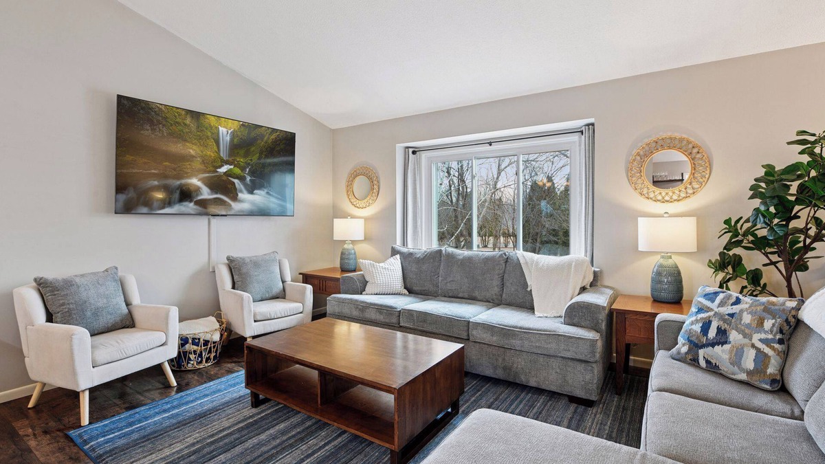 Chanhassen House | Perfect Gathering Spot in Chanhassen