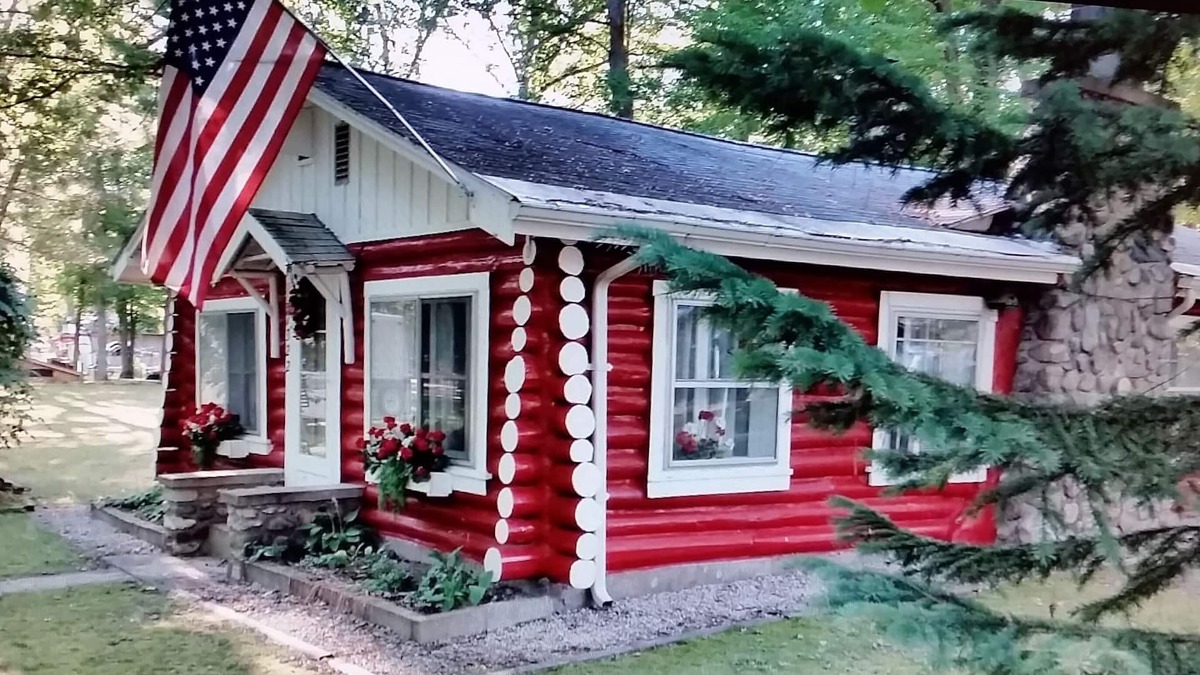 Fountain Cabin | Perfect getaway for couples ! close to Ludington or Baldwin.nn