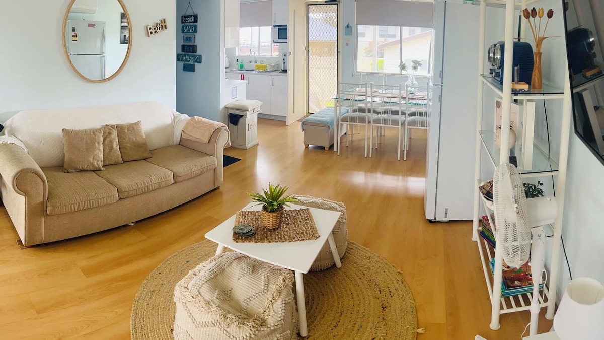 Long Jetty House | Perfect getaway on the Central Coast nGreat location on the Lake, close to beach