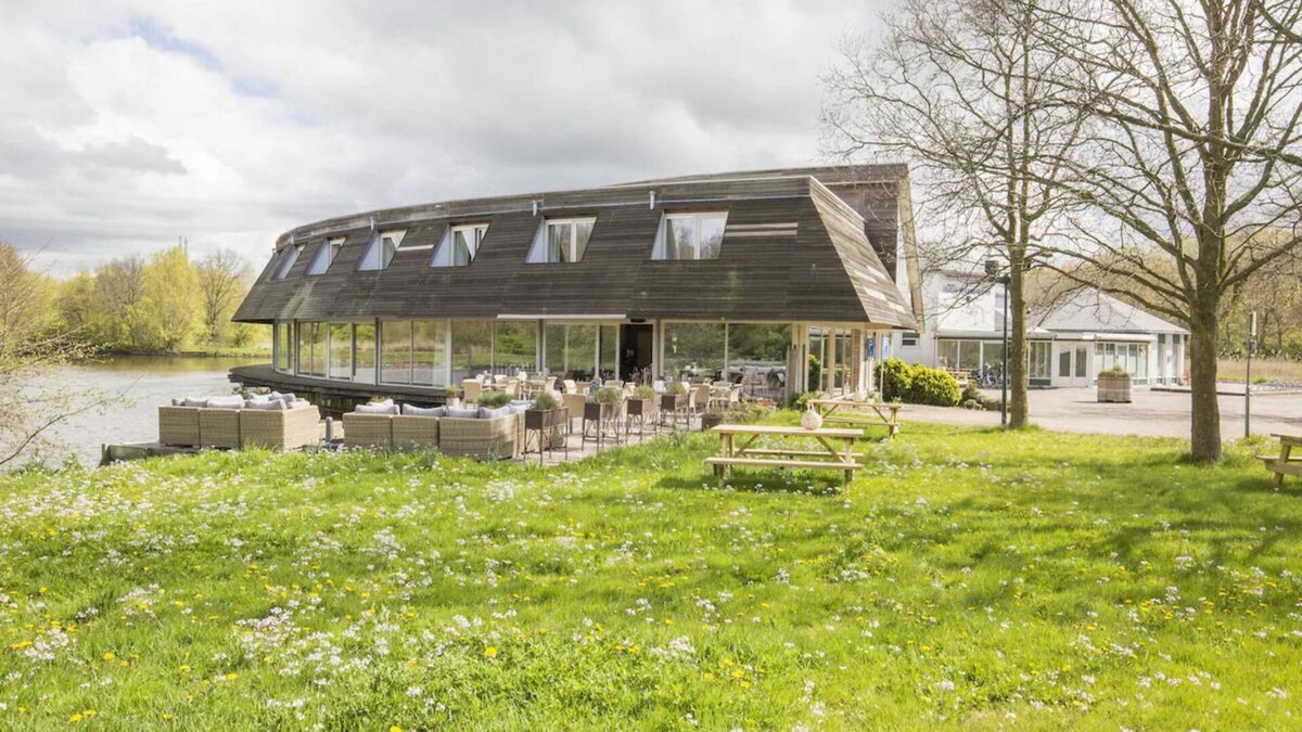 Velsen-Zuid Hotel | Perfect Getaway with On-Site Dining, Scenic Views, and Beautiful Outdoor Trails