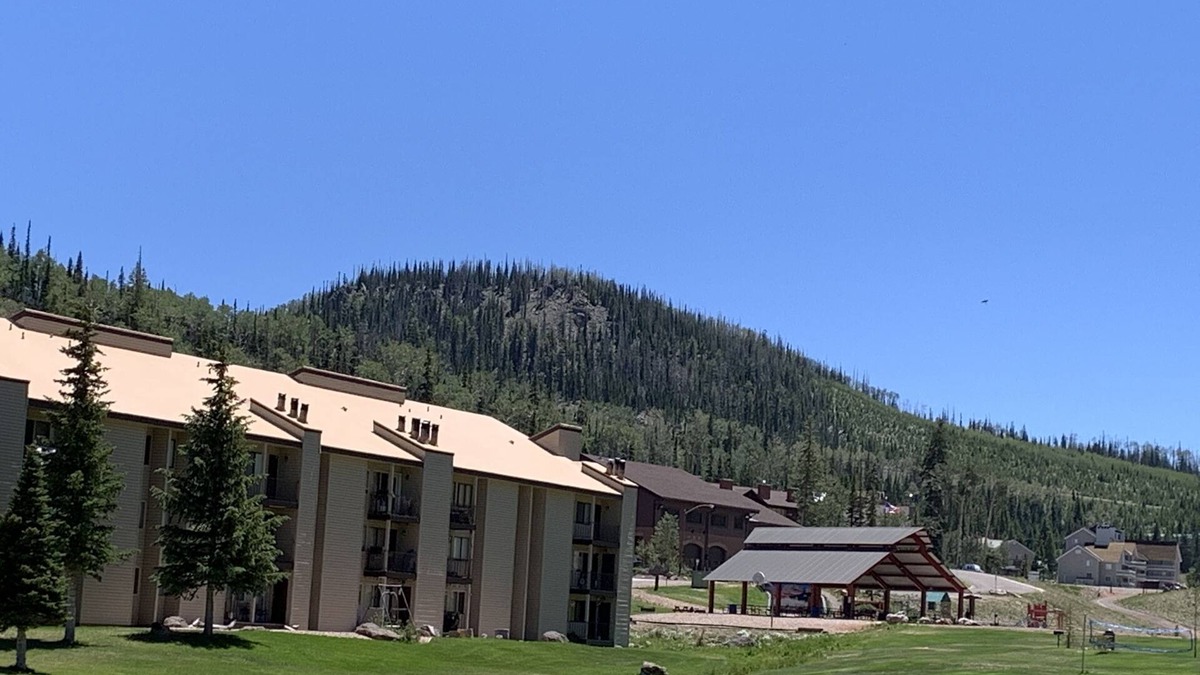 Brian Head Condo | Perfect Ground Level Condo for Winter and Summer -Walking Distance to Everything