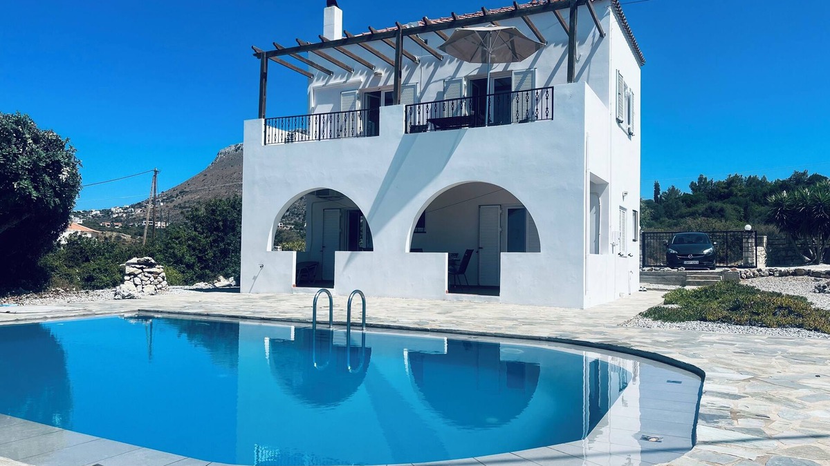 Plaka Villa | Perfect Holiday Getaway