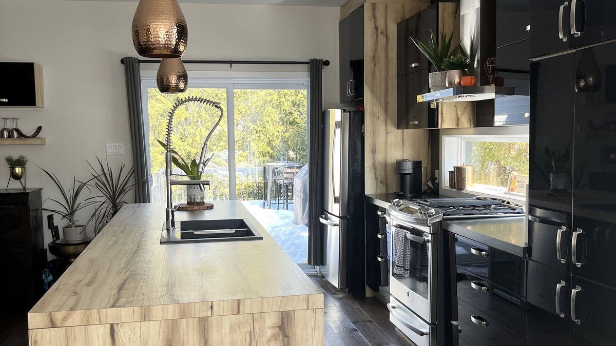 Therese-De Blainville Regional County Municipality House | Perfect house with pool and spa
