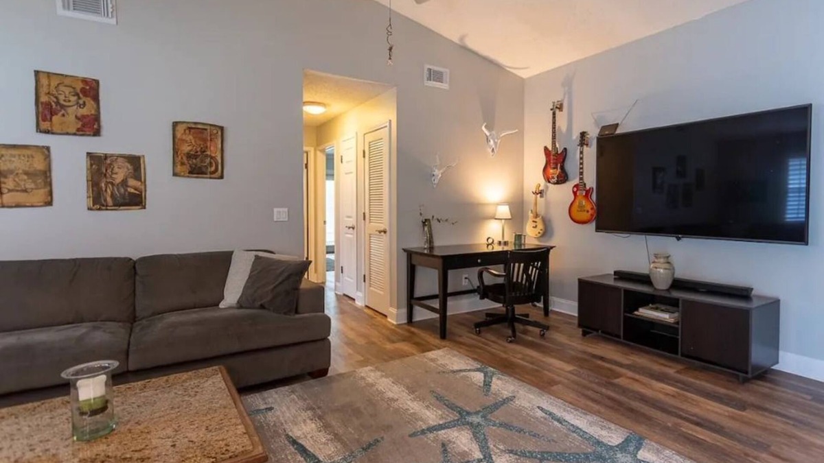 Jacksonville Beach House | Perfect Jax beach home min to ocean & restaurants!