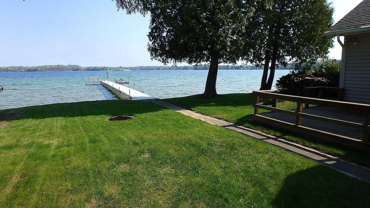 Suring Cottage | Perfect Kelly Lake Getaway 45 minutes North of Green Bay!
