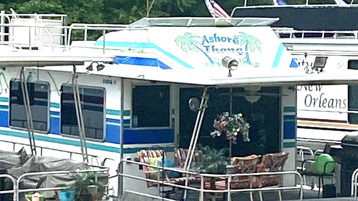 Prestonsburg Boat Rental | Perfect Lake Getaway!!