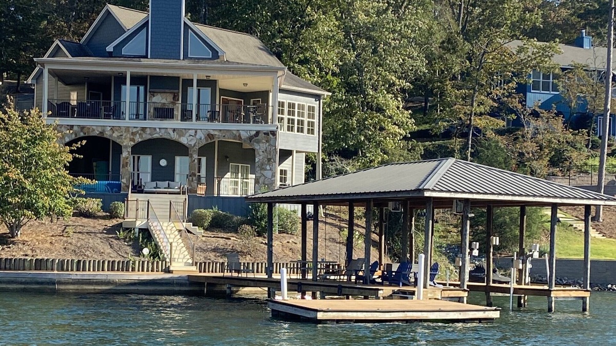 Tallassee House | Perfect Lake Getaway-6 Bedrooms, Ideal Location and Never Ending Views