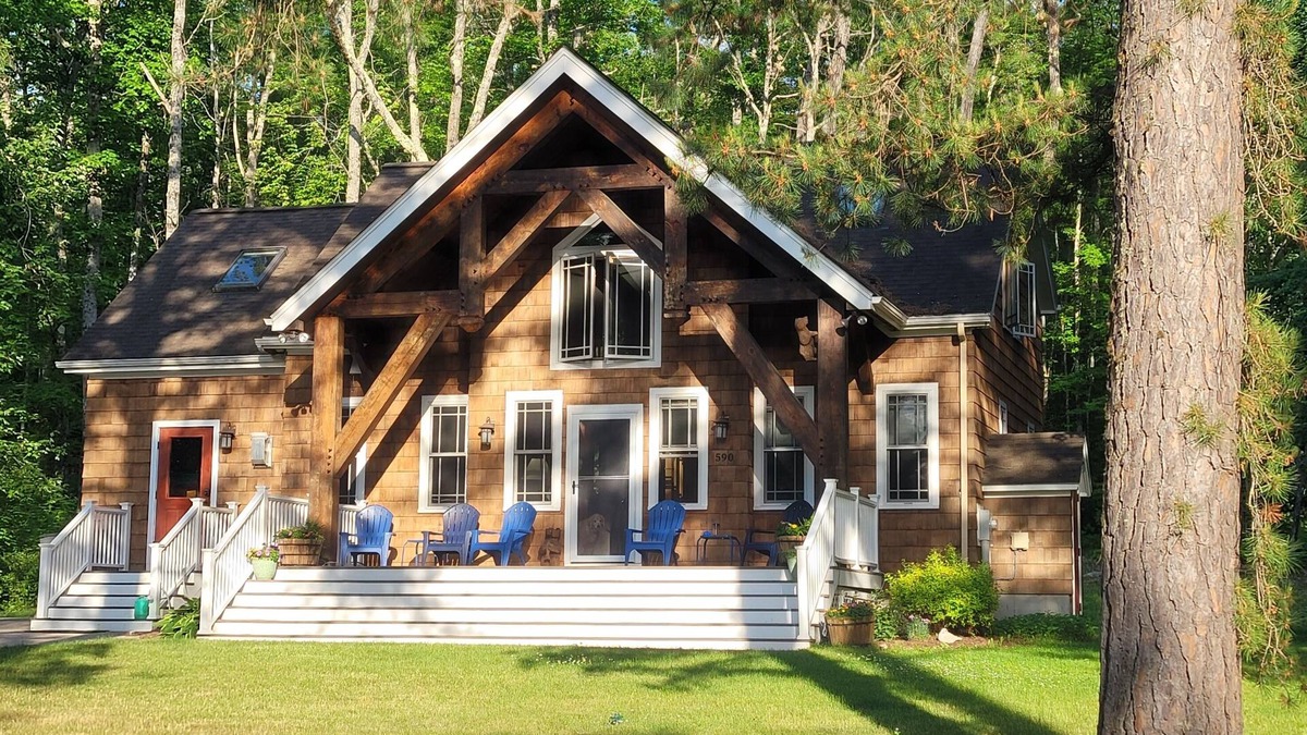 Silver Lake House | PERFECT LAKE & MT HOME! BEACH AREA, GAME ROOM, HIKING & BIKING TRAILS