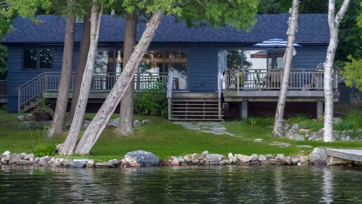 Minett Cottage | Perfect Lake Rosseau fall getaway. Spectacular fall colours/views. Lux/new build