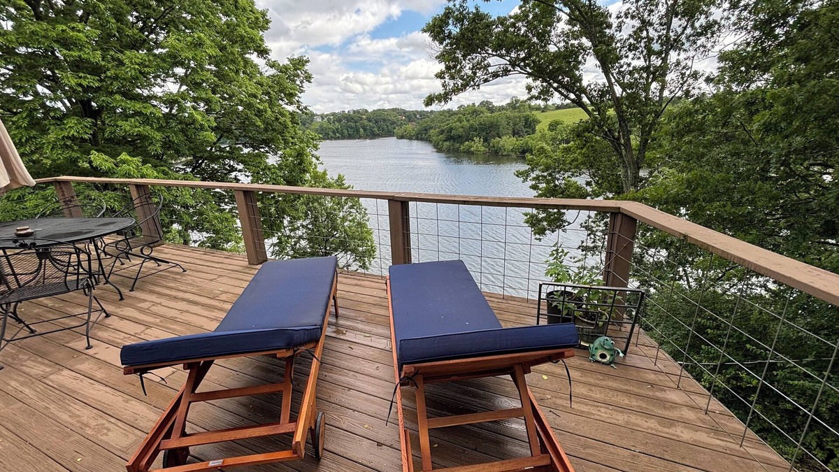 Danville House | Perfect Lakeside Retreat for Families and Friends, 8beds, Lake & Dock Access