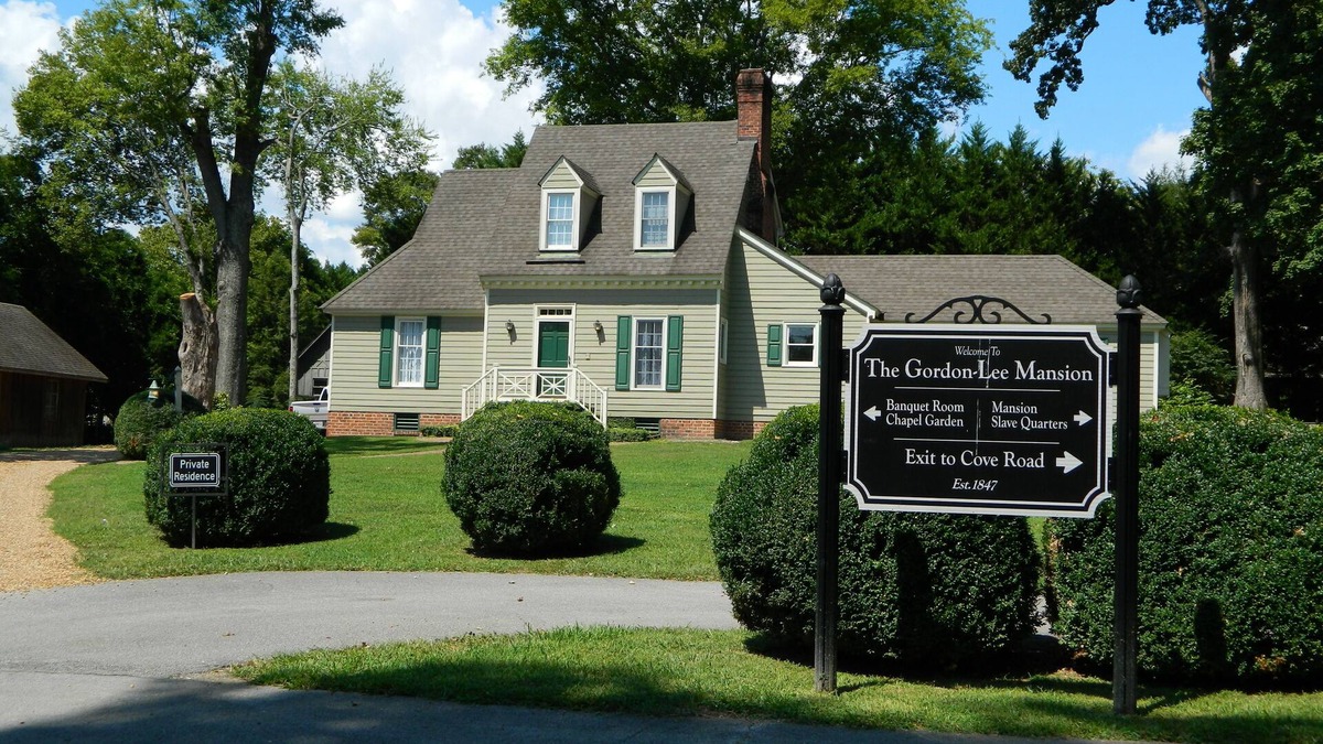 Chickamauga House | PERFECT LISTING ! House in Historic Chickamauga