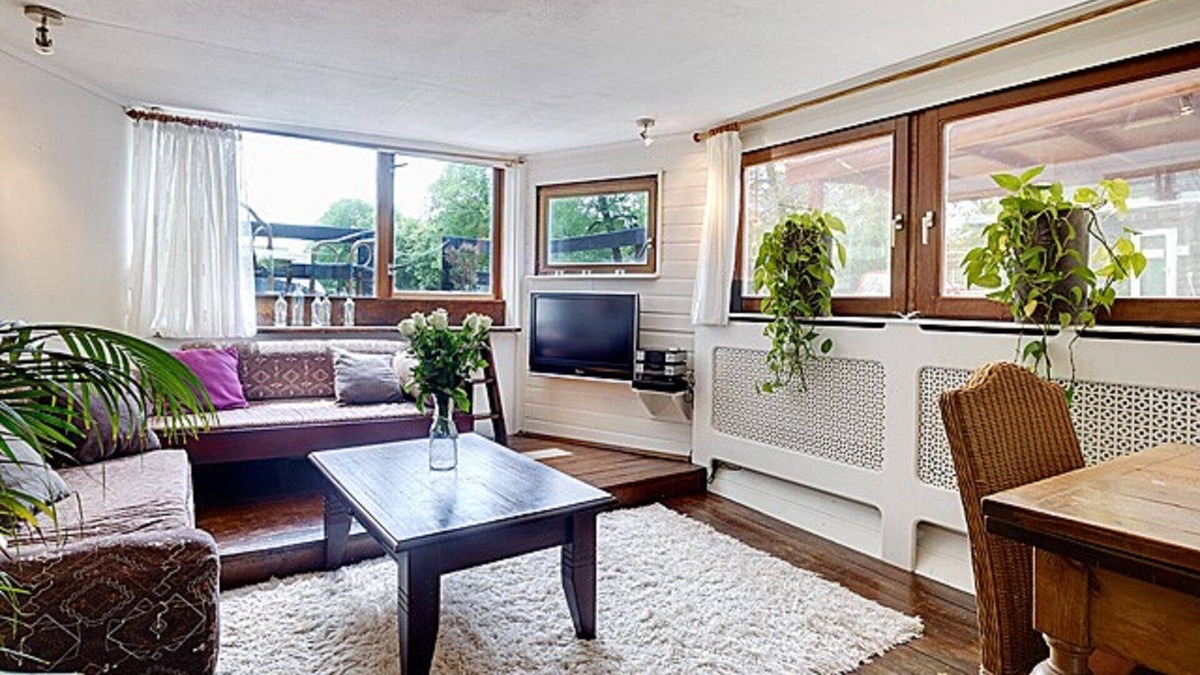 Staatsliedenbuurt Boat Rental | Perfect located charming houseboat in the center of Amsterdam Jordan clo