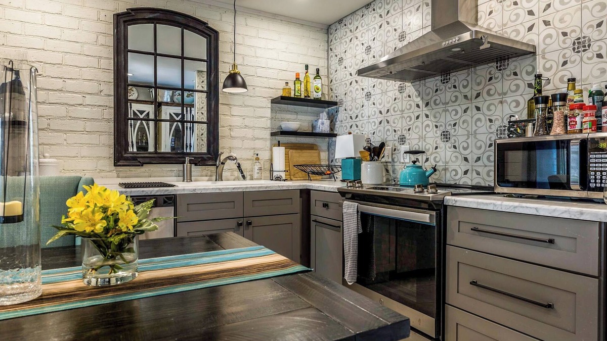 The Point Cottage | PERFECT LOCATION, 2 bedroom two bath furnished unit. Where history meets charm.