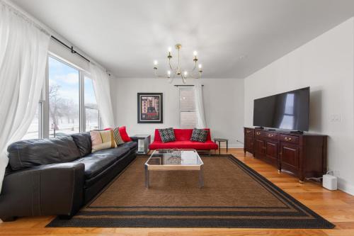 Chicago House | Perfect Location Across from Park & Train Station