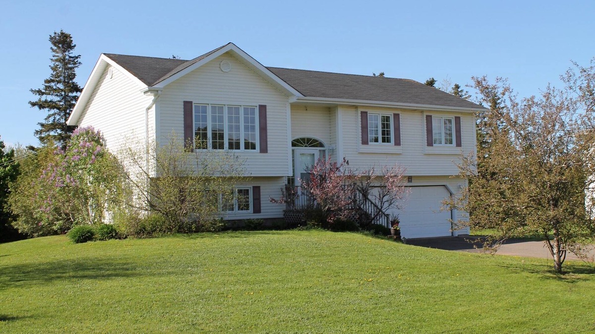 Winsloe House | Perfect Location - 10 Minutes From Downtown Charlottetown