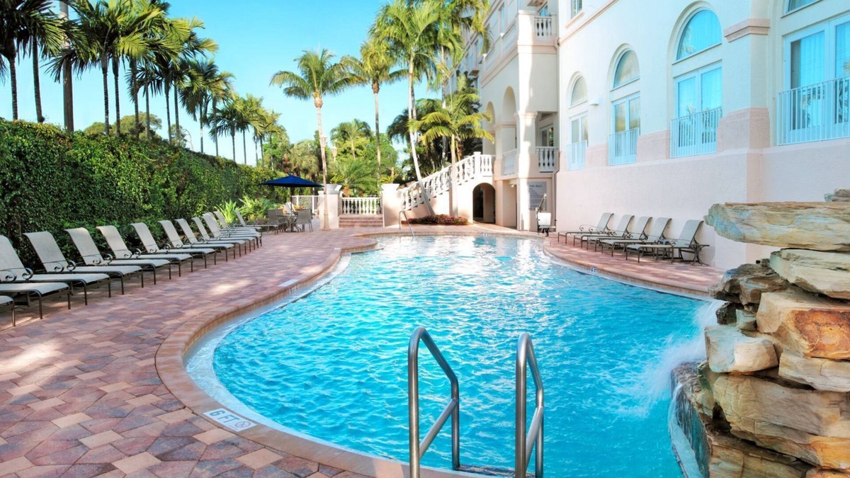Park Shore Hotel | Perfect Location for Travel Entusiast! Outdoor Swimming Pool + Free Parking