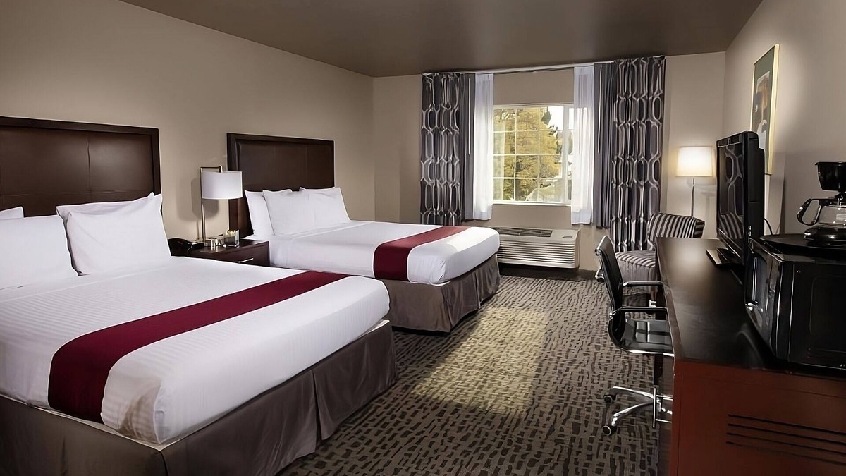 Pullman Hotel | Perfect Location for Vacation! Gorgeous Room w/Free Breakfast, Free Parking
