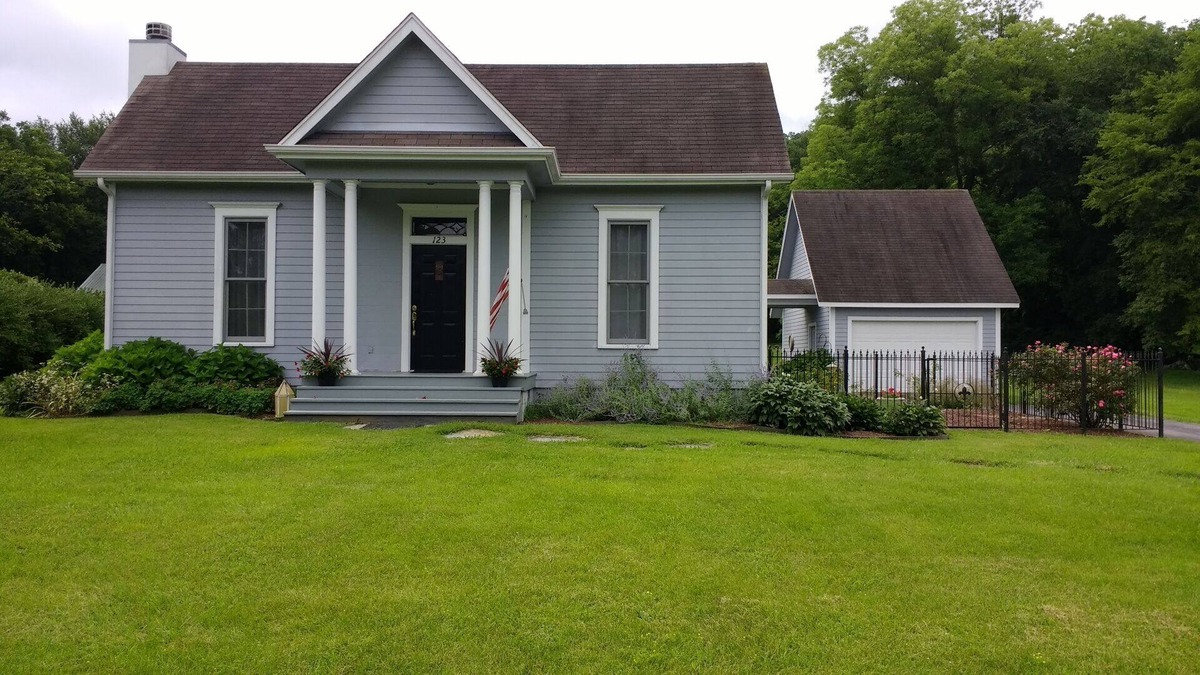 Lynchburg House | Perfect location for your visit to Southern Middle Tennessee.