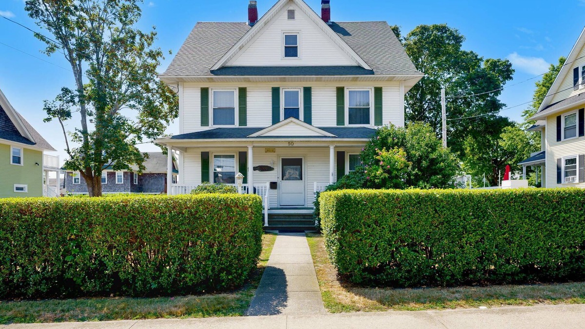 Narragansett Pier House | Perfect location in the heart of the Pier ! Short walk to Narragansett beach