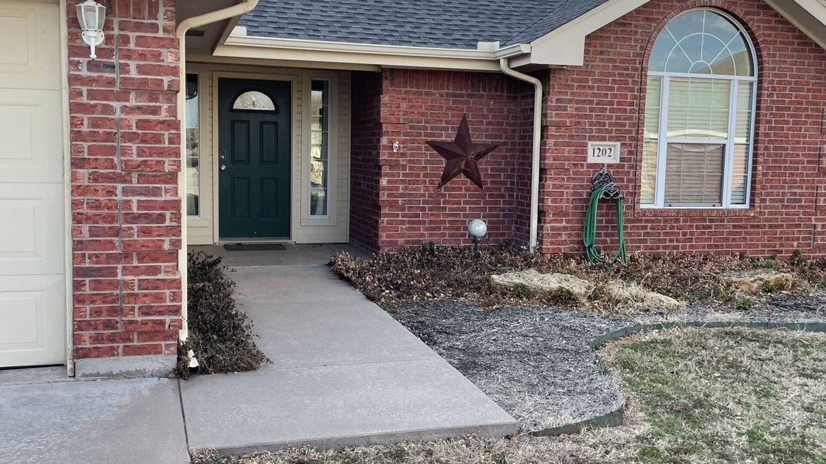 Abilene House | Perfect Location to anything in Abilene. Only 10-15 minutes away!