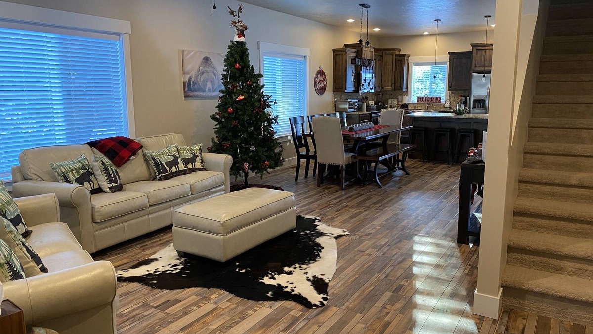 Cascade House | Perfect location!