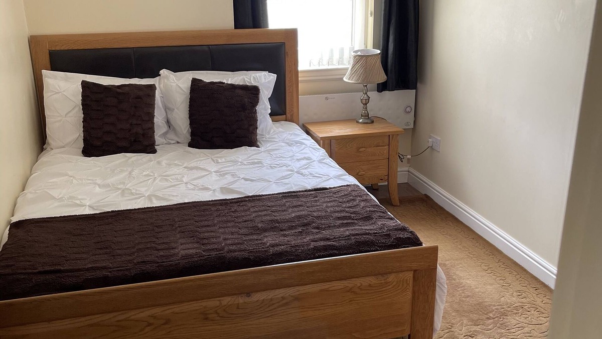 St Leonards Apartment | Perfect location with fantastic transport links.