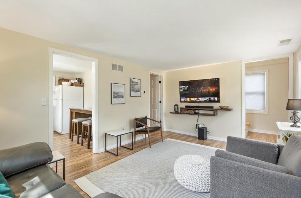 East Lansing House | Perfect Location Walk to MSU Campus High End Mattresses Fast Wi-Fi