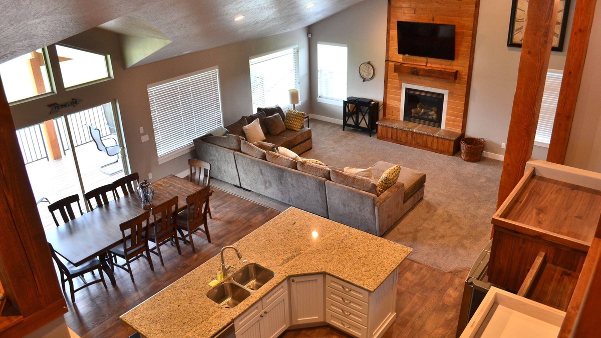 Garden City House | PERFECT LOCATION-Walking distance to beach, restaurants, pickleball, activities!