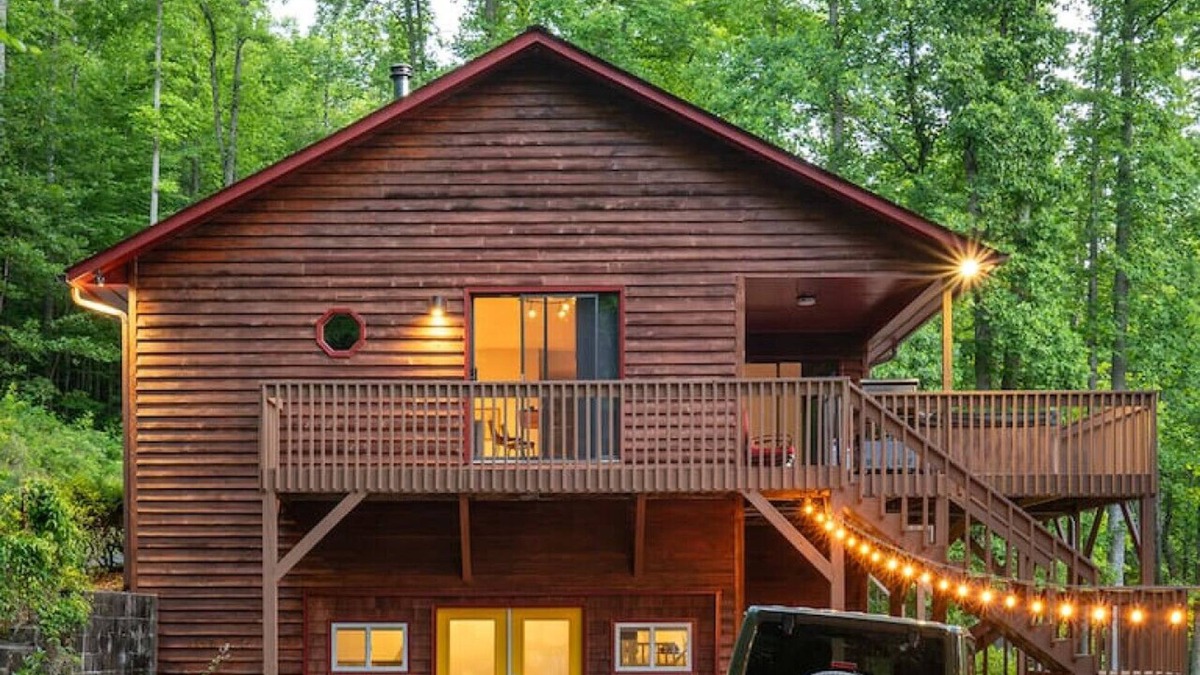 Gerton House | Perfect Luxe Retreat w/Hot Tub