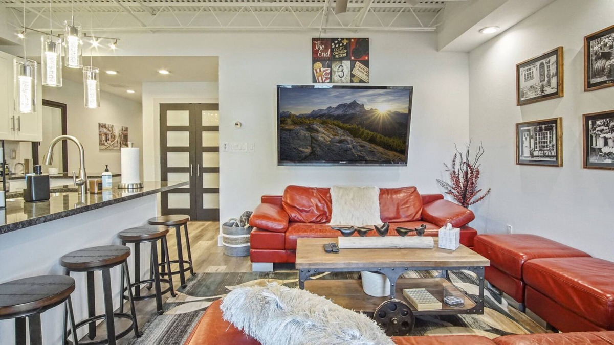 Midtown Condo | Perfect Luxury Condo in Midtown! Great Amenities!