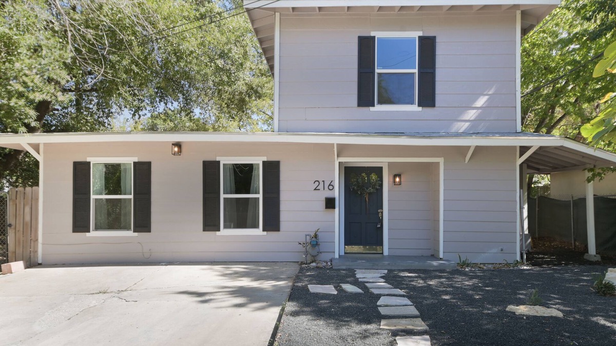 Mahncke Park House | Perfect near downtown location!