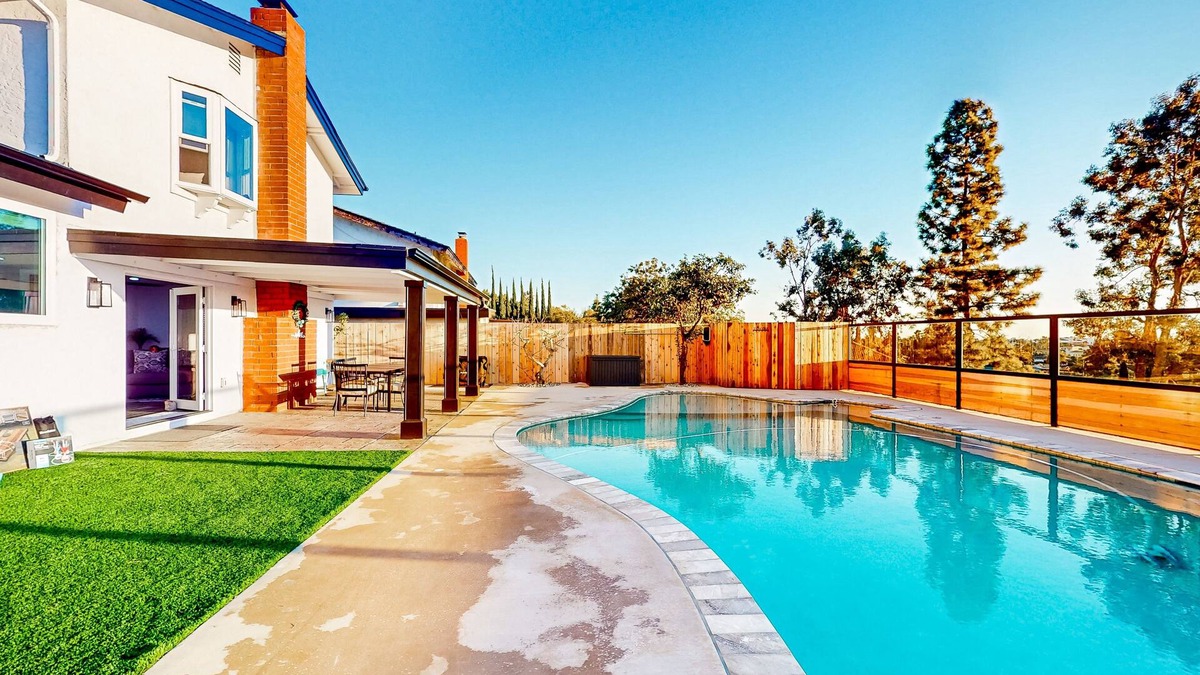 Del Cerro House | Perfect oasis with saltwater pool, games, firepit, massage chair - dog-friendly