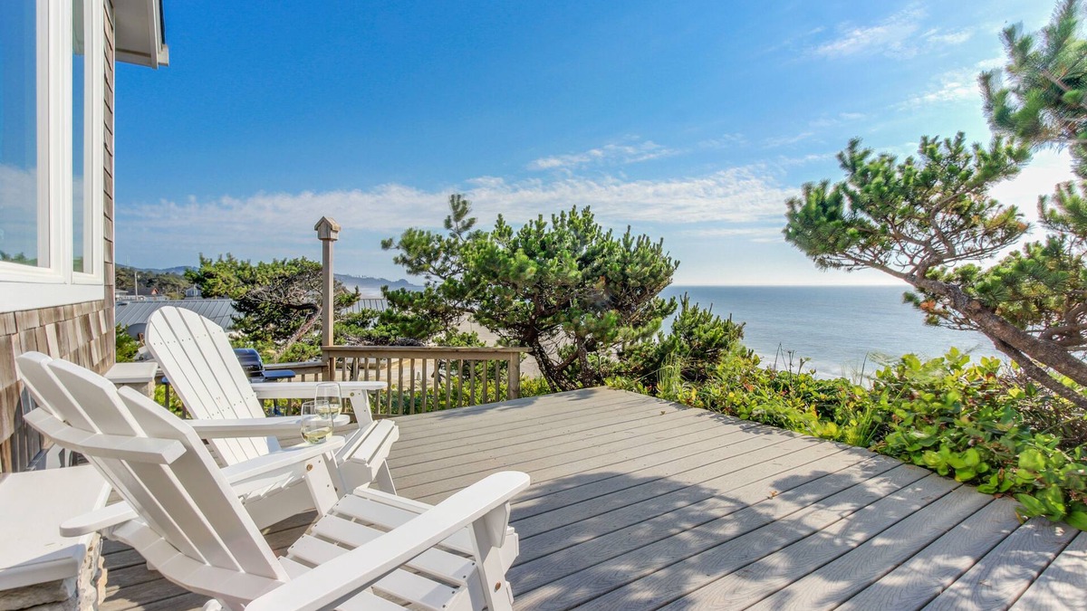 Gleneden Beach House | Perfect oceanfront beach getaway with amazing views - walk to the beach
