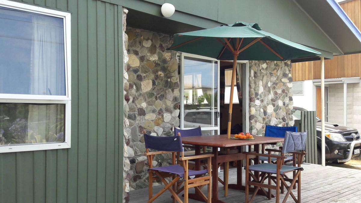 Riversdale Cottage | Perfect old world bach