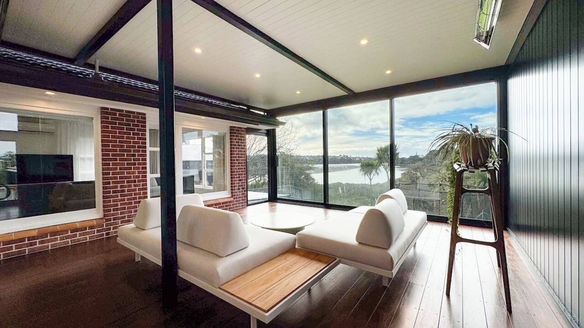 Te Atatu Peninsula House | Perfect Peninsular Location - 3 BR family home.