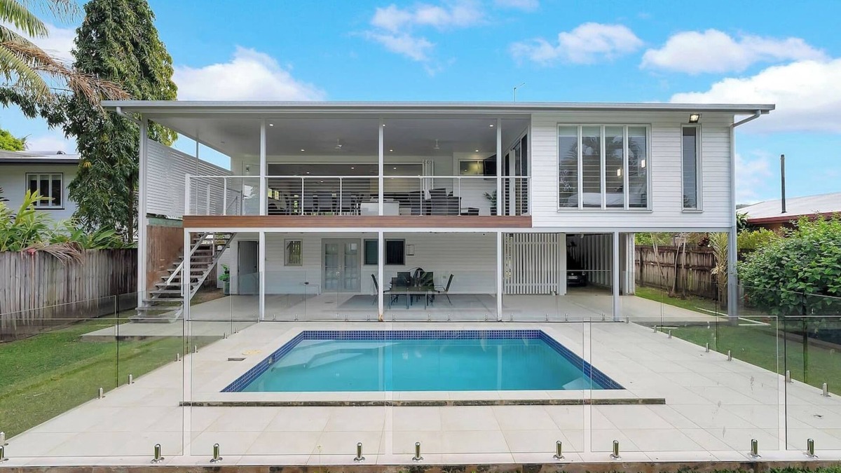 Edge Hill House | Perfect Pool House Idyllic Tropical Retreat