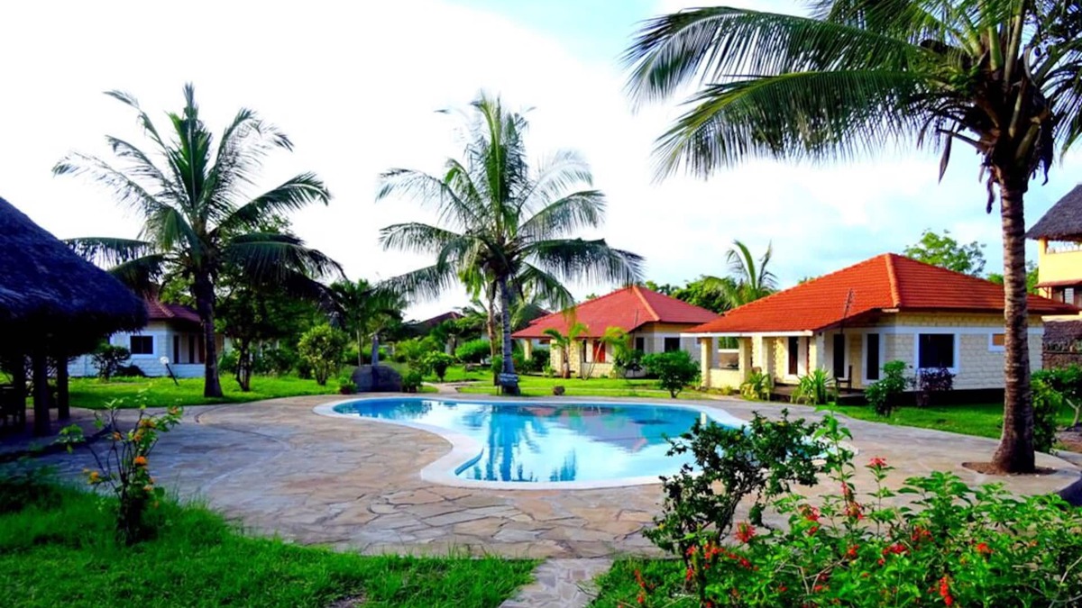 Diani Beach Cottage | Perfect pool view and beach relaxation at Diani.